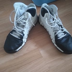 Adidas Derek rose 773 ii size 11 basketball shoes